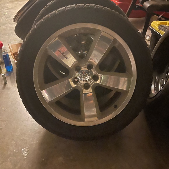 Selling my set of 4 Srt8 rims. Comes with the tires if wanted - Picture 4 of 6